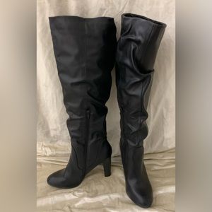 Heeled black boots